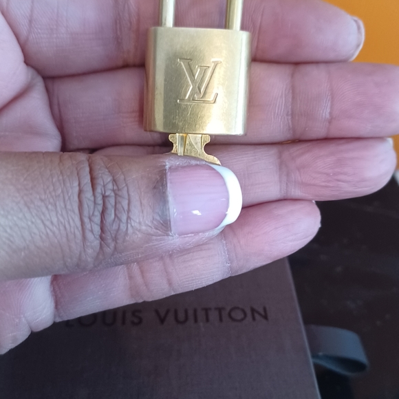 LV lock and key - Picture 5 of 5